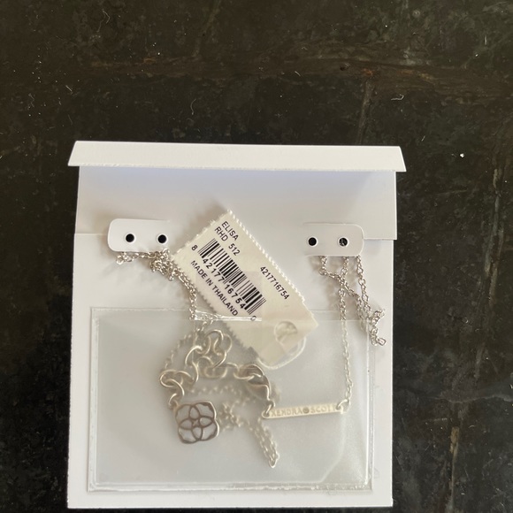 Kendra Scott Elisa Pendant Necklace - Picture 2 of 3